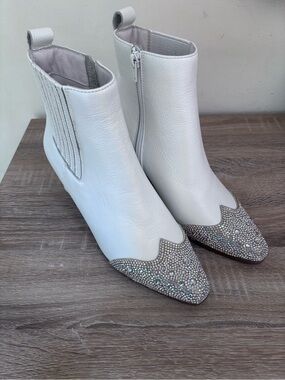 Matisse White Leather Blake Ankle Boots with Crystal-Studded Toes Bridal Look 7M